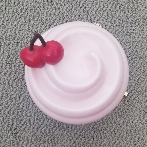 Magnolia Bakery Cupcake bag - Picture 2 of 6